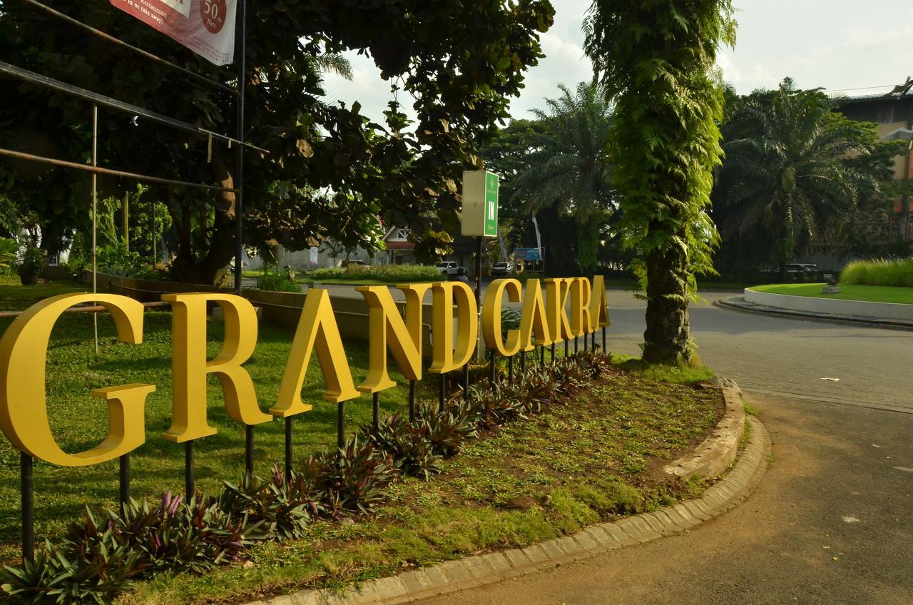 Grand Cakra Hotel Malang Exterior foto